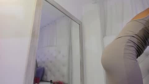 Snapshot of kamila_arias chatting on September 26, 12:35 pm online show from September 26, 12:35 pm