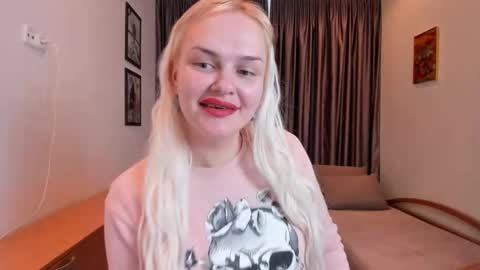 Camila online show from November 25, 9:30 am