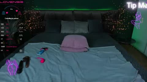 kamilahot25 online show from March 7, 1:40 pm