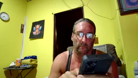 Snapshot of kansasfarmer1 chatting on October 25, 12:22 am kansasfarmer1 online show from October 25, 12:22 am