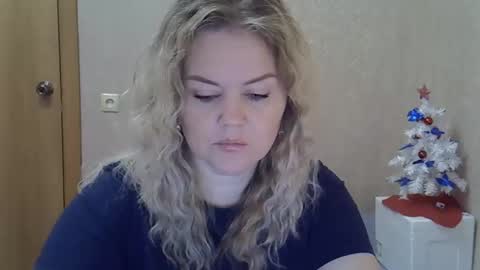 karennelsonx online show from December 22, 9:27 am