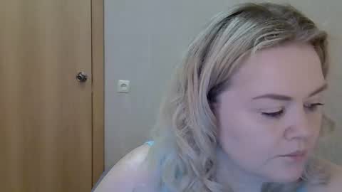 karennelsonx online show from April 5, 8:33 am