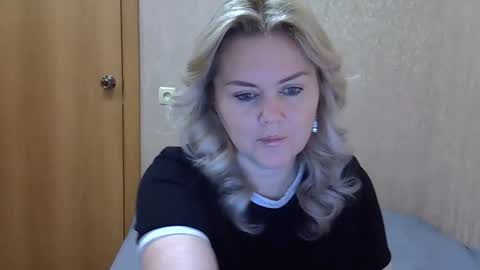 karennelsonx online show from January 17, 1:53 pm