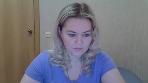 karennelsonx online show from March 27, 10:05 am