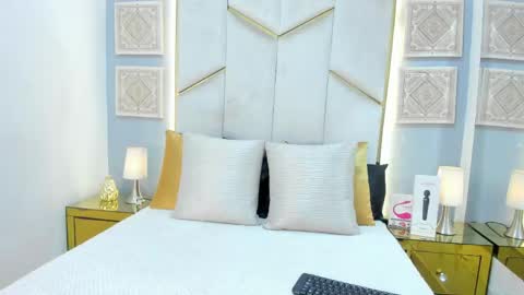 karinaacox online show from April 9, 1:28 pm