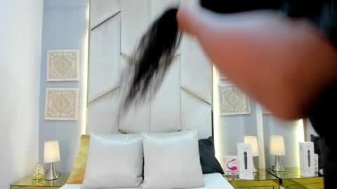 karinaacox online show from March 28, 12:39 pm