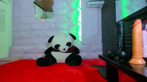 karinatompson online show from December 16, 8:04 pm