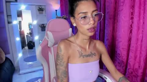 karlaslutskinny__ online show from April 18, 7:58 pm