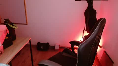 karlavittar online show from February 3, 10:00 pm