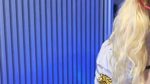 Julia online show from April 22, 7:43 pm