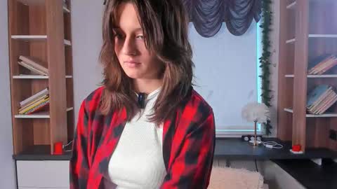 Mia online show from March 4, 11:18 am