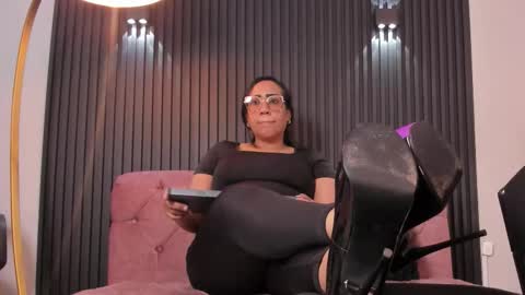 karolwest_ online show from January 19, 12:15 pm