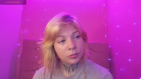 kat_cirice18 online show from March 8, 6:16 pm