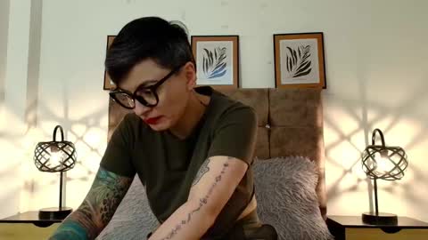 kat paradisse online show from February 19, 12:04 pm