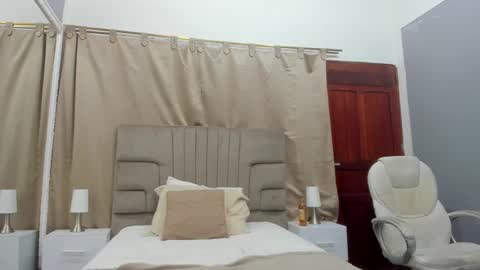 kataleya_zuluaga online show from March 5, 6:23 am