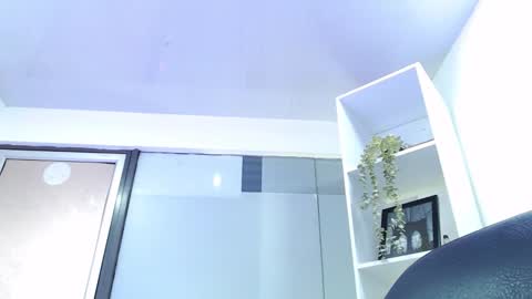 Kate  online show from November 25, 7:45 pm