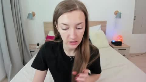 kate_redgar online show from March 29, 1:24 pm