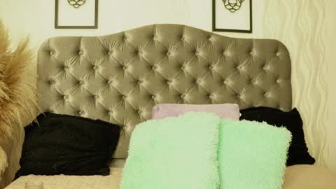 kathh_latorre online show from March 30, 2:50 pm