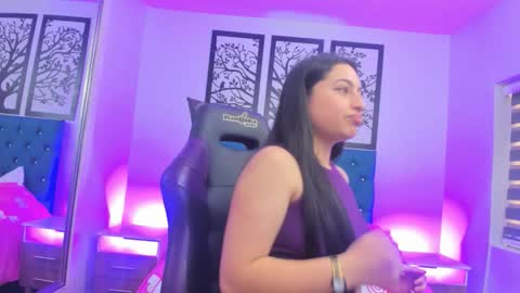 Violet online show from November 11, 1:24 pm