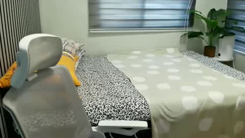 katiefrox  online show from January 23, 5:45 am