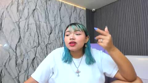 katteyes_ online show from April 7, 9:39 pm