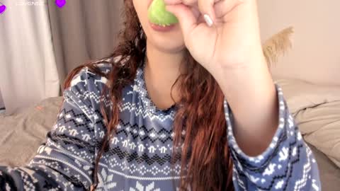 Snapshot of katybloom_ chatting on December 22, 9:42 pm    online show from December 22, 9:42 pm