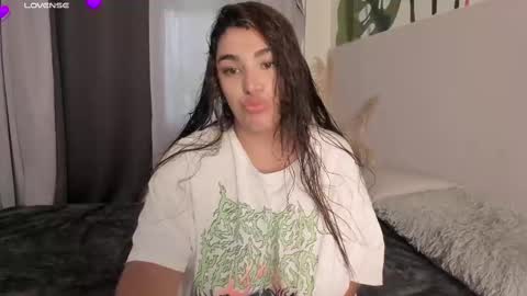 Snapshot of katybloom_ chatting on February 21, 5:20 pm    online show from February 21, 5:20 pm