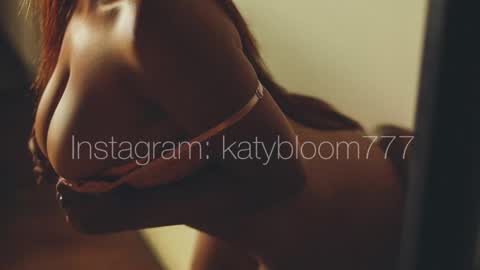 Snapshot of katybloom_ chatting on February 20, 3:23 am    online show from February 20, 3:23 am