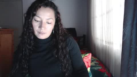  Khawit  online show from February 9, 8:55 pm