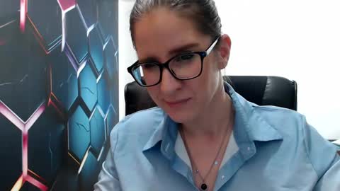 KayaLips online show from December 29, 7:00 pm