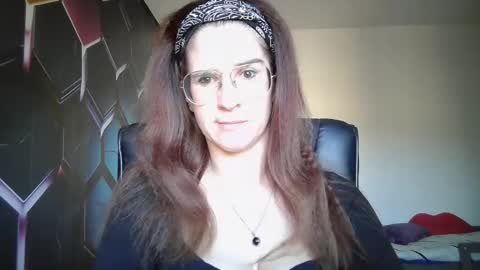 KayaLips online show from September 21, 2:10 pm