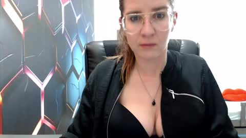 KayaLips online show from January 10, 4:41 pm