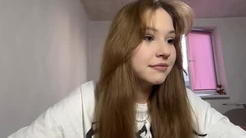 Nyelle online show from March 25, 3:41 pm