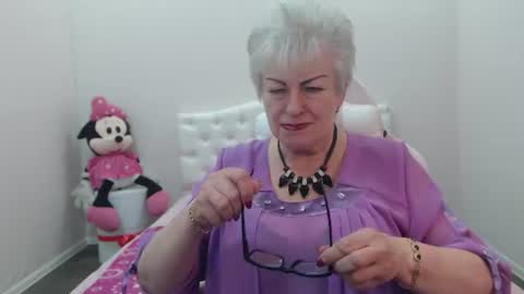 kaylesmoll online show from July 28, 7:39 pm