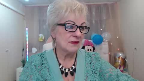 kaylesmoll online show from September 19, 6:33 pm