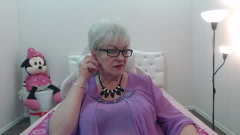kaylesmoll online show from July 25, 7:56 pm