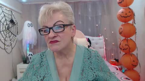 kaylesmoll online show from October 10, 6:47 pm