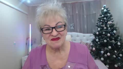 kaylesmoll online show from January 8, 8:14 pm