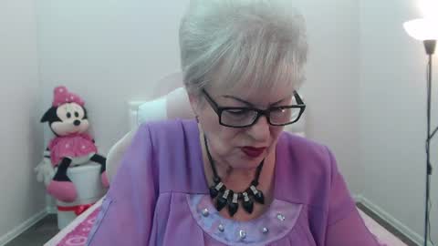kaylesmoll online show from July 26, 8:06 pm