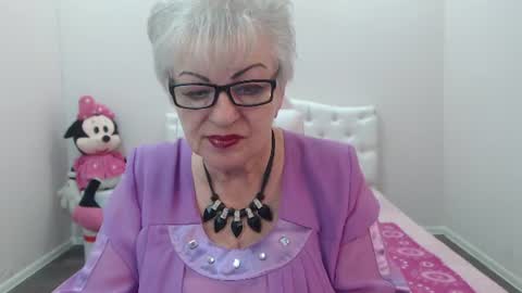 kaylesmoll online show from July 28, 6:53 pm