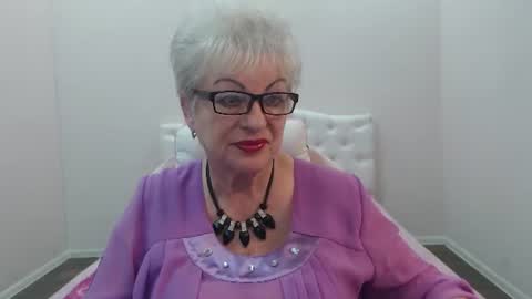 kaylesmoll online show from July 23, 7:44 pm