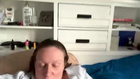 kellilyn10 online show from April 3, 11:00 pm