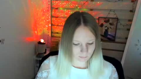 Snapshot of kelly_lly chatting on October 23, 7:10 am Kelly online show from October 23, 7:10 am