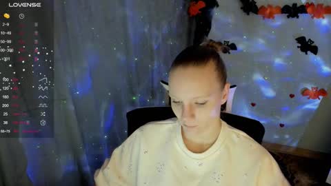 Snapshot of kelly_lly chatting on October 21, 1:27 pm Kelly online show from October 21, 1:27 pm