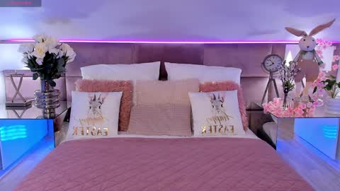 kelsi_di online show from April 2, 5:04 am