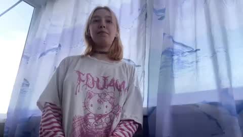 Mia online show from May 12, 2:37 pm