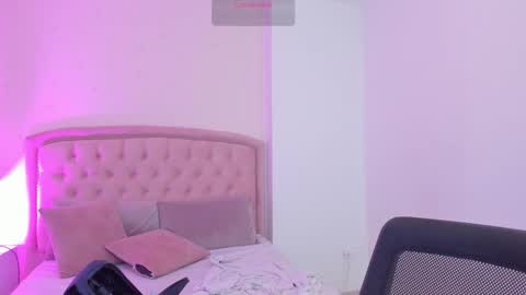 Kendall online show from February 13, 8:17 am