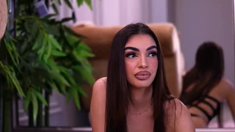 Kendal online show from November 20, 7:00 pm