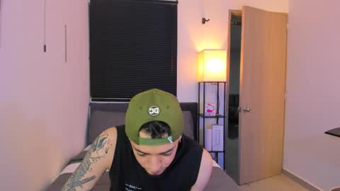 kendel_dimitri online show from April 11, 5:12 am