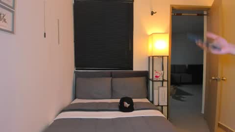 kendel_dimitri online show from April 20, 3:20 am